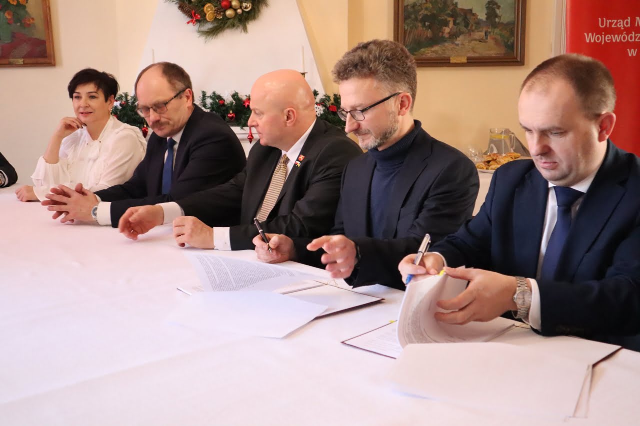Kładka łącząca Kazimierz Dolny z Janowcem – podpisanie umowy